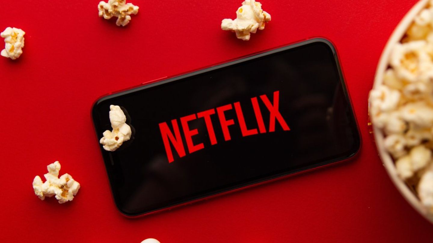 Verizon Mobile Customers: 12 Months Netflix Premium Free w/ STARZ Subscription