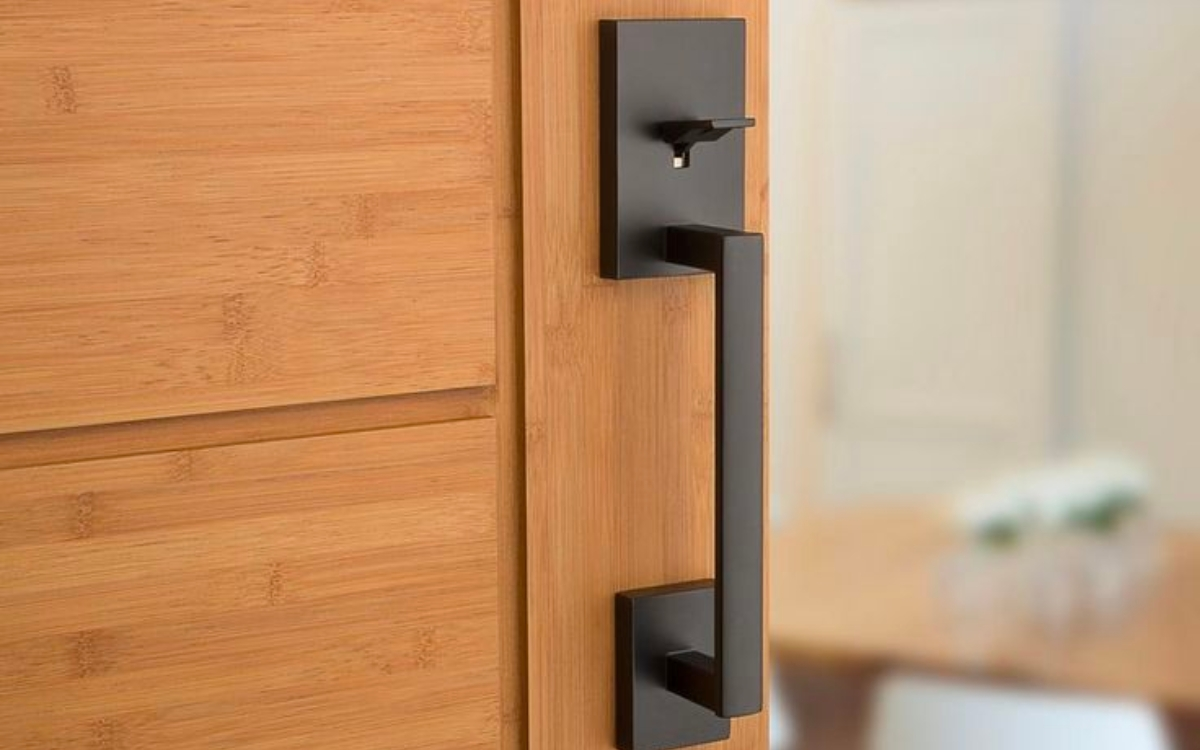 Defiant Door Handleset w/ Knob (Various)